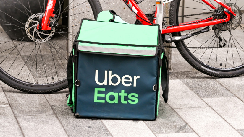 Agresszív terjeszkedésbe kezdett egy új ételkiszállító cég: retteghet a Wolt, Foodora