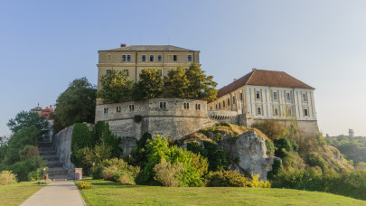 Ilyen kastélyokat vesz a hazai elit 2026-ban: súlyos milliárdokért eladó a magyar Versailles