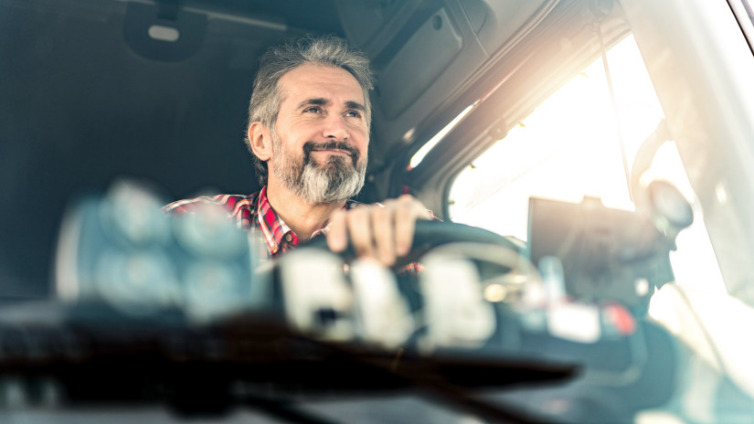 Brutális különbségek a sofőrök fizetésében: vannak, akik milliókat keresnek - ezért nem mindegy, minek a volánja mögé ülsz