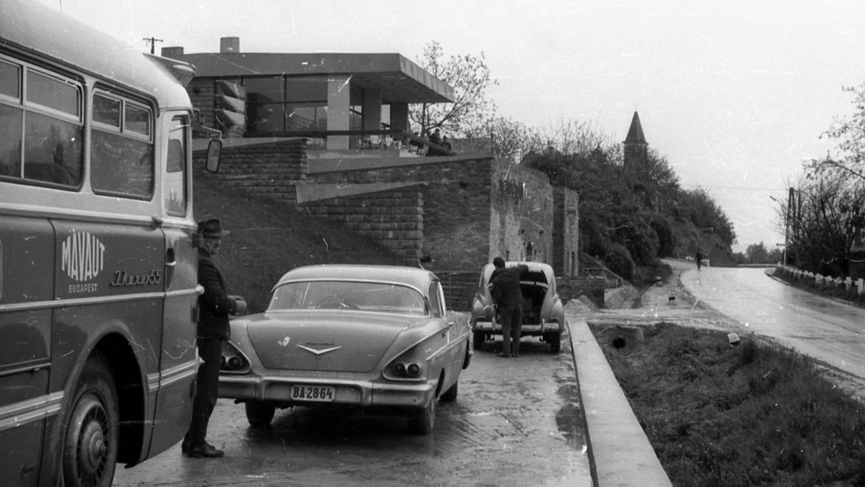 Eladó a kultikus panorámás balatoni étterem: 279 millióért vihető Makovecz egyik korai alkotása