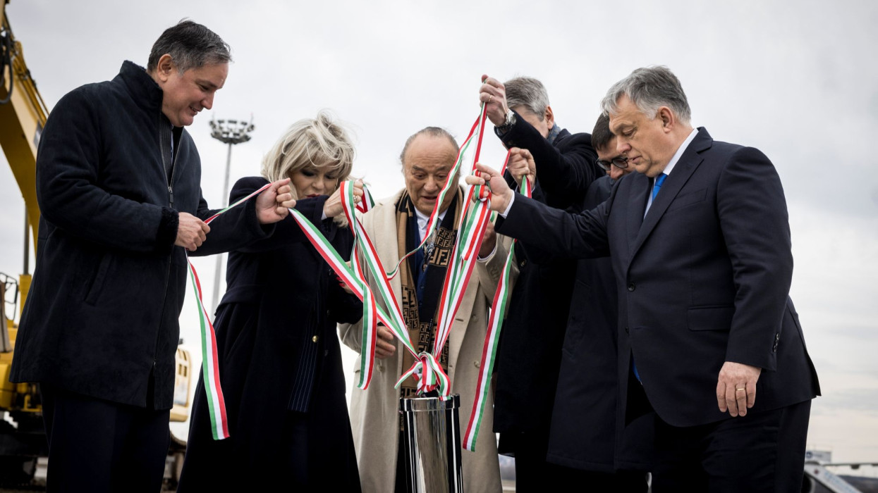 Giga fejlesztést jelentett be Nagy Márton: 3 milliárd euróból újul meg a reptér