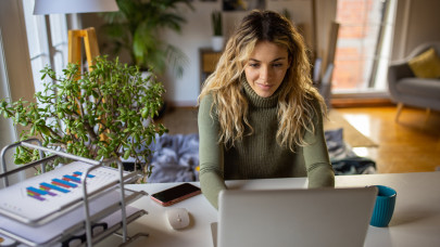 Vírusként terjed a távmunka a magyar munkahelyeken? Ismét a dolgozók lehetnek nyeregben: szívhatja a fogát sok cég