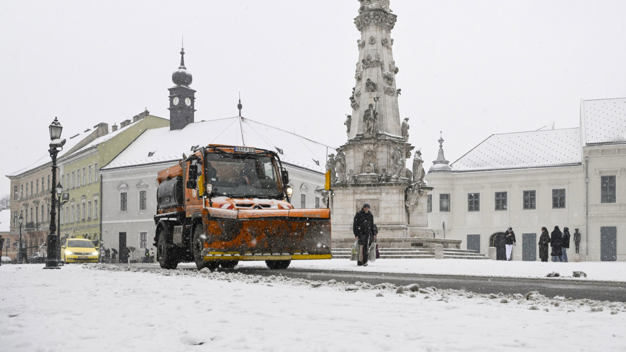 Itt az újabb csavar az időjárásban: ezt mondták a modellek a havat hozó mediterrán ciklonról