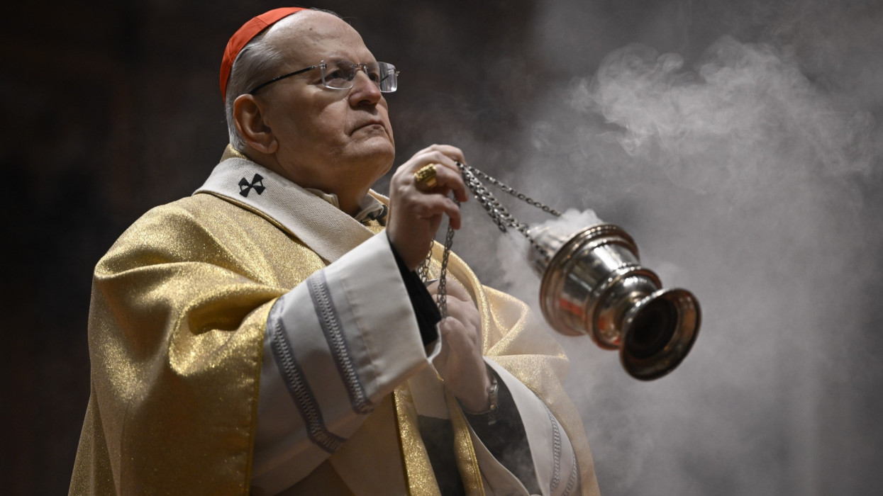 Megszólalt a kórházban fekvő Erdő Péter titkára: a bíboros "hittel és reménnyel viseli a megpróbáltatásait"