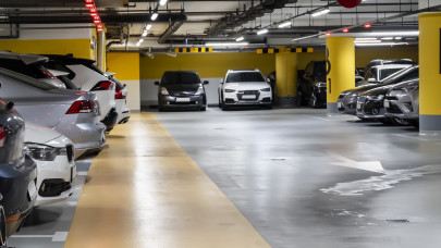 Meglépték, áremelés jön a kedvelt vidéki pláza parkolójában: ennek sokan nem fognak örülni, jövő héttől élesedik