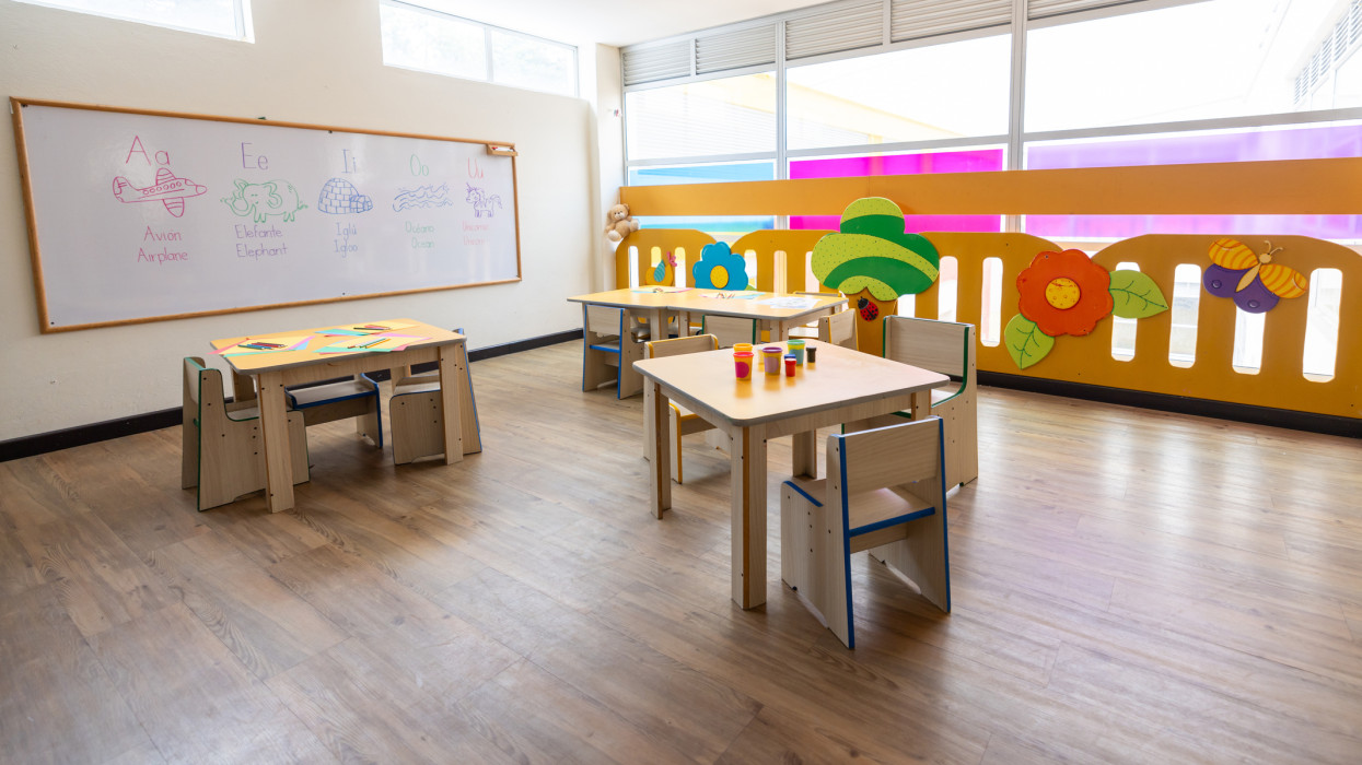 Fényes nappal adtak le lövést egy magyarországi óvodára: egyenesen a csoportszobába csapódott a lövedék