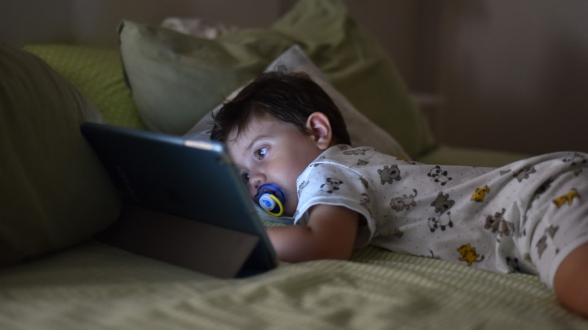 Egyre mélyül a digitális válság Magyarországon: a fiatalok fizethetik meg a mobilfüggőség árát, sokak szülei teljesen tehetetlenek