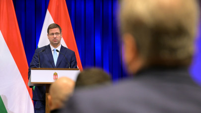 Fontos bejelentést tett a kormányinfón Gulyás Gergely: ekkor érkezik a plusz 150 ezer forint a számlákra