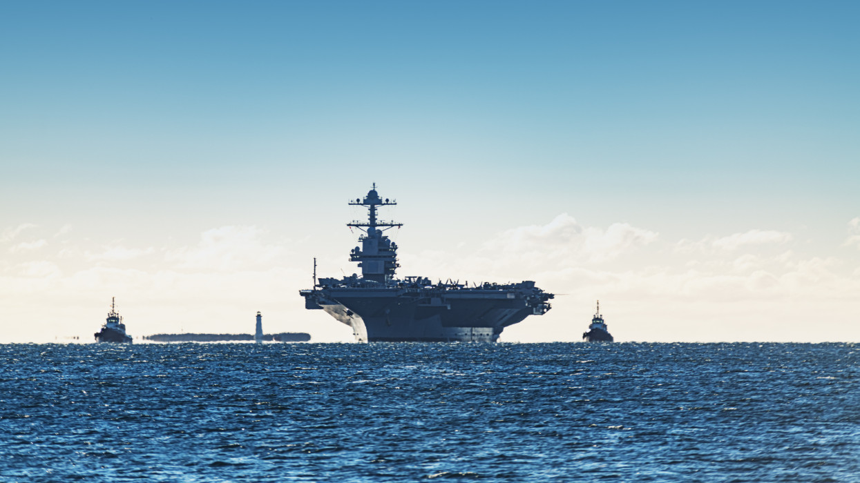 Amerikai katonák útnak indultak a világ legnagyobb hadihajójával - órákon belül fordulhat a helyzet
