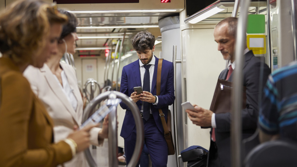 Nem elég a Facebook: miért fontos a saját honlap is a magyar mikro- és kisvállalkozások többségénél?