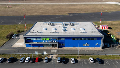 Német és török turisták tömegei utazhatnak ebbe a balatoni városba nyáron: megnyílt az út, szabad a pálya