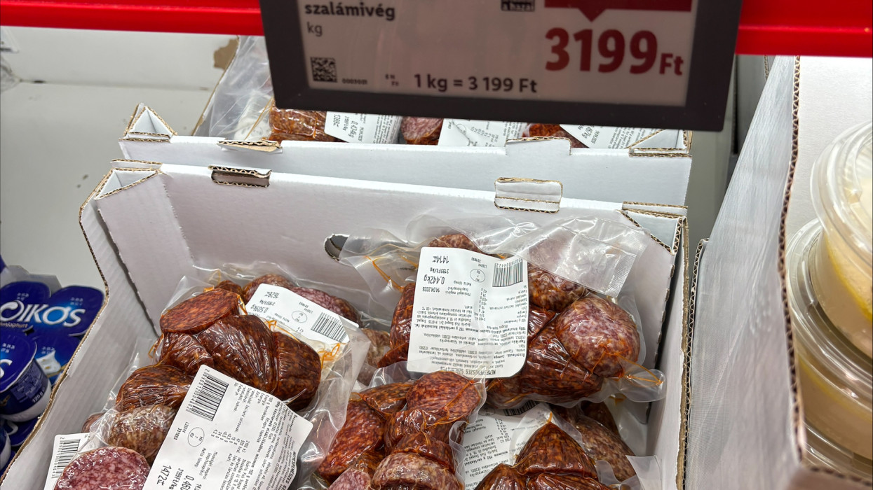 Így veszik az élelmesek most harmadáron a méregdrága Pick szalámit - A magyaroknak tényleg mindent el lehet adni?