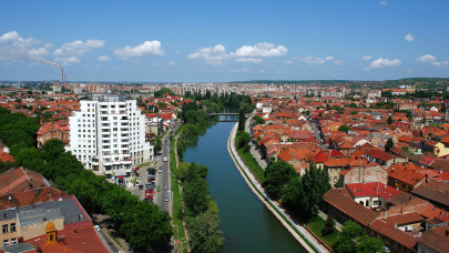 Drónokkal vadászna a rendőrség az engedély nélkül épített teraszokra, melléképületekre, garázsokra, tárolókra - Már így is milliós bírságokat szabtak ki: nem lacafacáznak Nagyváradon