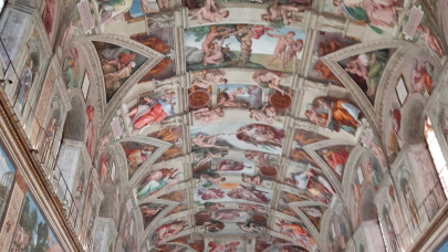 Rendkívüli karbantartás: restaurálni kell a világ egyik legismertebb festményét, mert a turisták izzadsága rongálja azt