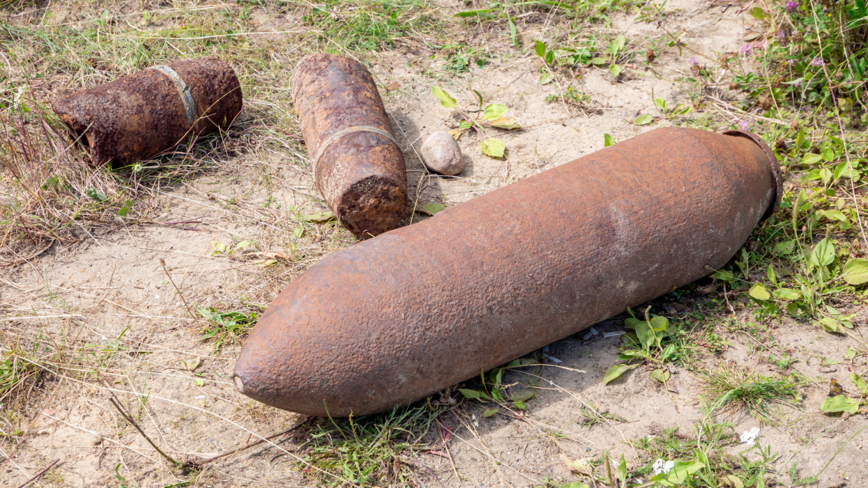 Ásás közben jött a rémület: éles világháborús gránátokra bukkantak egy Fejér megyei kertben