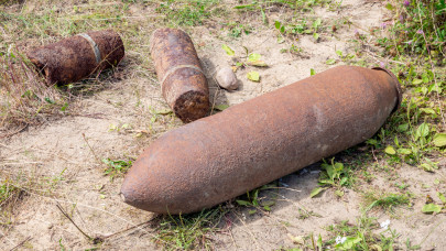 Ásás közben jött a rémület: éles világháborús gránátokra bukkantak egy Fejér megyei kertben