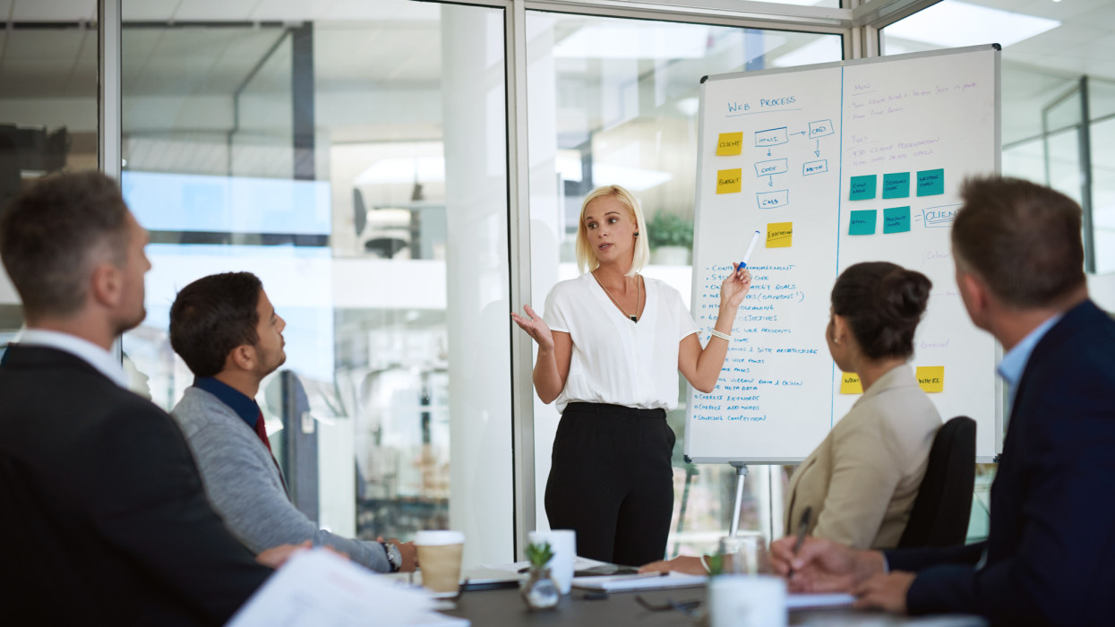 Ezt muszáj lesz meglépni? Néhány hónap múlva új szabály élesedhet a magyar munkahelyeken: messze túllépik a hazai cégek az EU-átlagot