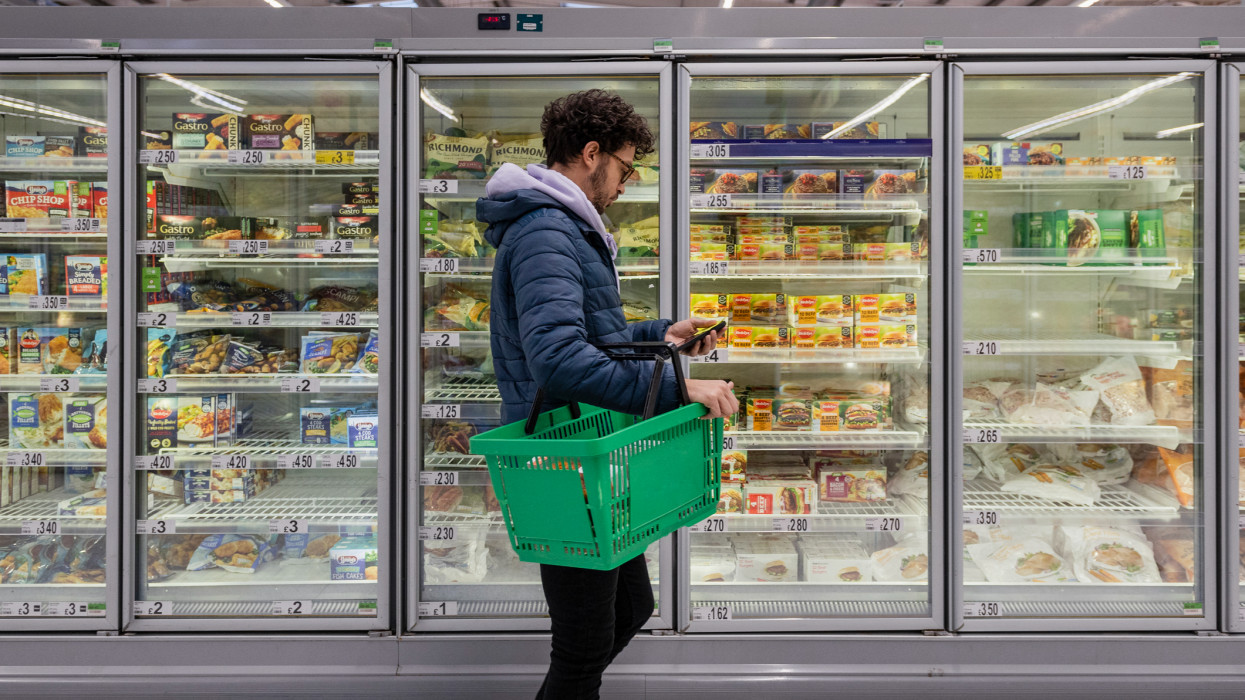 Láthatatlan gyilkos lapul sok magyar hűtőjében: ez a baktérium ott is szaporodik, ahol más elpusztul