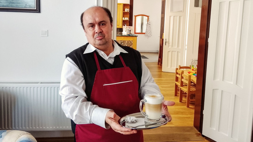 Különleges kávézóra bukkantunk a határ menti kisvárosban: ilyen nincs még egy az országban!