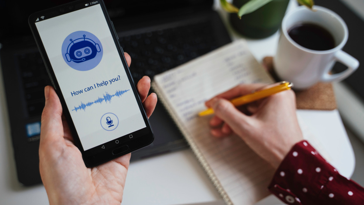 Rettegnek a dolgozók a mesterséges intelligenciától: milliók munkája kerülhet veszélybe, de van a történetben egy óriási csavar