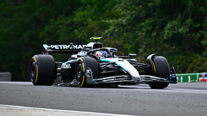 Tovább menetelnek a Mercedesek: újra övék az első sor, Antonelli indul az élről