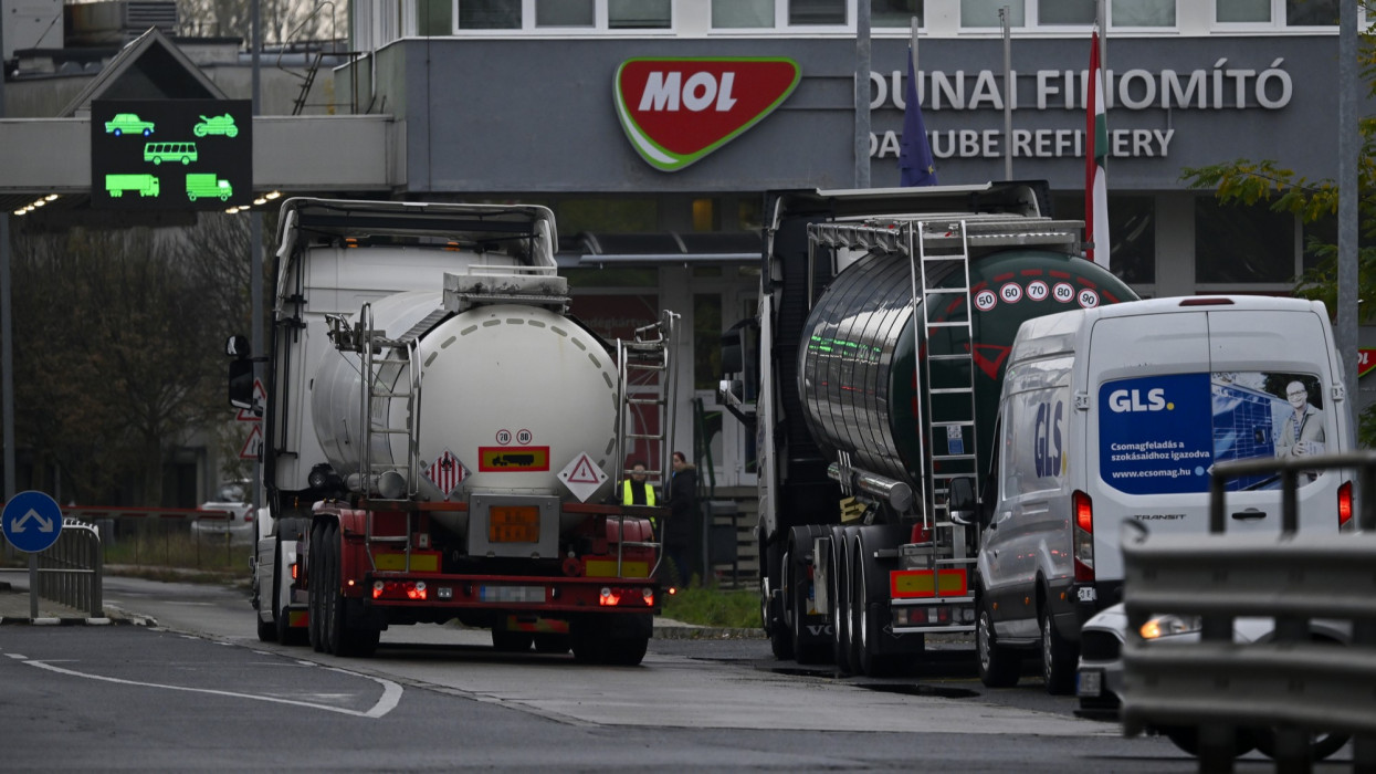 Kegyetlen csapás közeleg: tényleg belerokkanhat a Mol, ha végleg elzárják az orosz olajat?