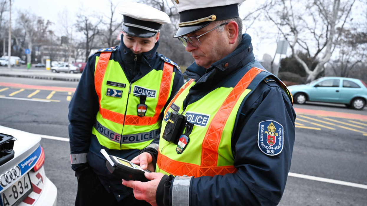 Óriási razzia indul Budapesten: erre vadásznak a hatóságok, ellepik a rendőrök a fővárost