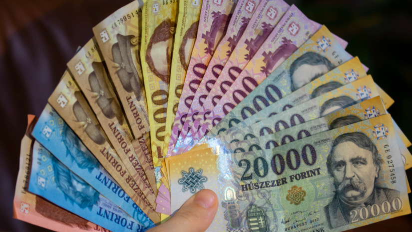 Erre kevesen számítottak ma reggel: estére alaposan helyretette a hazai fizetőeszköz a külföldi pénzeket