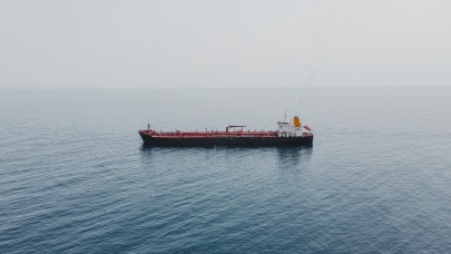 Irányíthatatlanul sodródik Putyin szellemhajója: bármelyik pillanatban felrobbanhat, kiadták a vészjelzést Európában