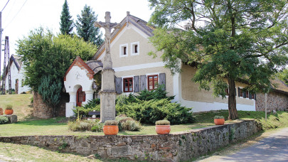 Romos parasztházból lett álomotthon a Káli-medencében: így mentették meg a 100 éves épületet + Fotók