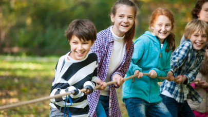 Indul a roham a tavaszi szünetre: napi 20 ezer forintot is kifizetnek a szülőkezekért a helyekért