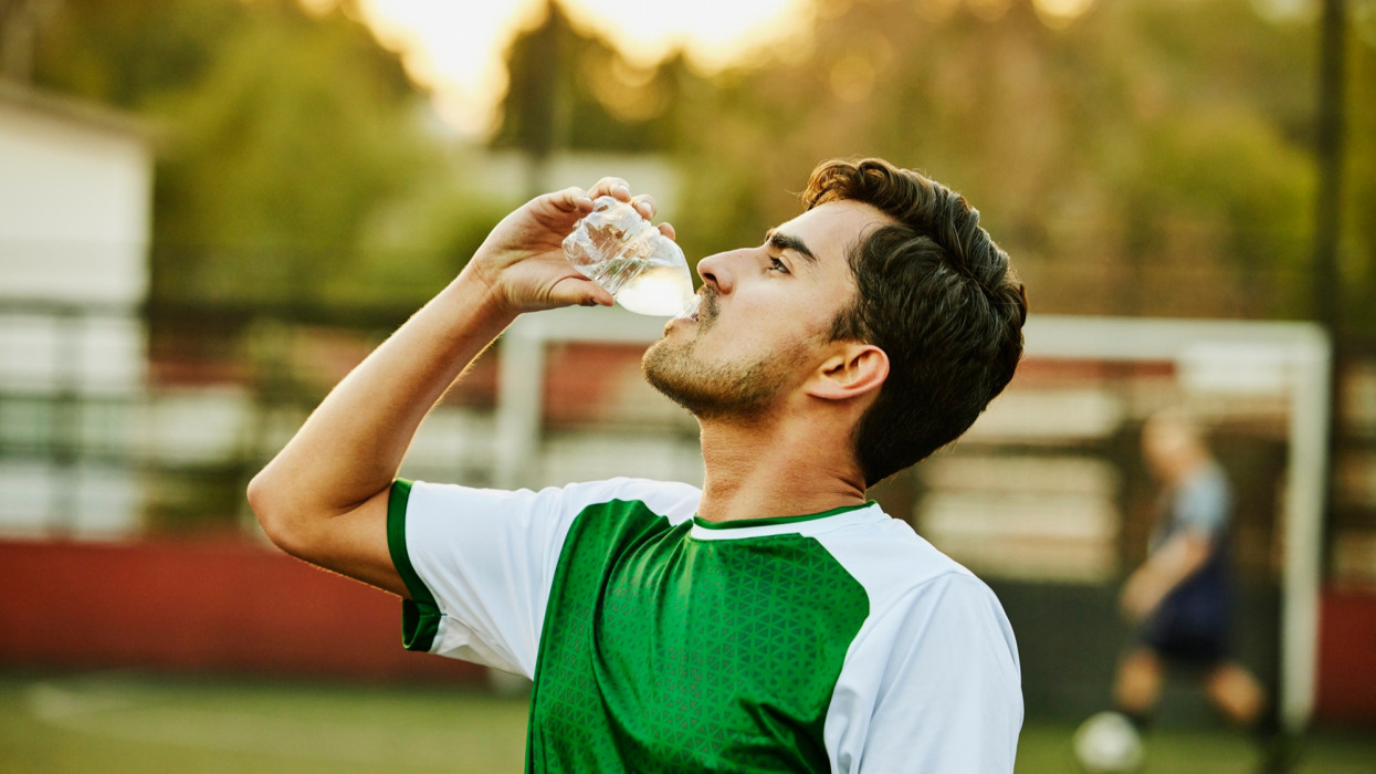Vakarhatja a fejét a FIFA és a rendezők a vébé előtt: erre rámehetnek a játékosok, szurkolók is, hogy oldják meg?