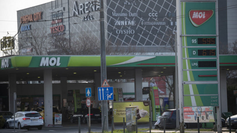 Tényleg a magyar védett árakon a legolcsóbb a tankolás? Csúnya világ jöhet az árstop után: ez mindenkinek fájni fog
