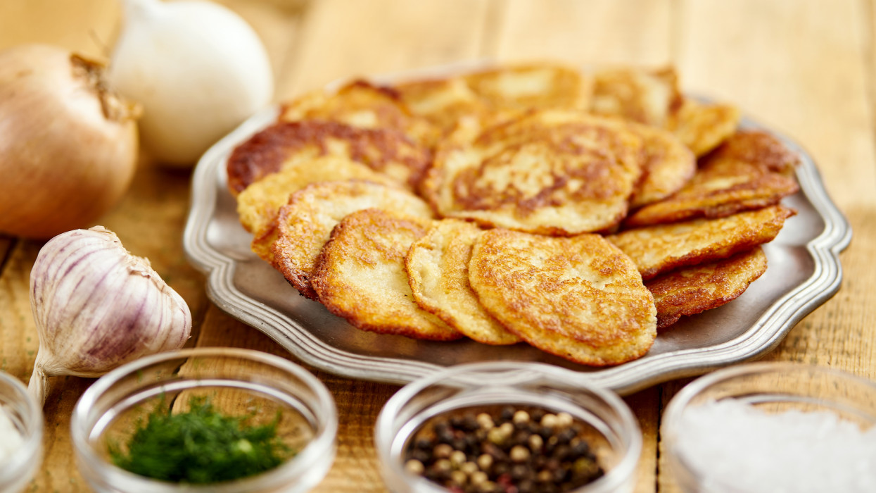 Így készül a placki, az ősi paraszti konyha filléres fogása: tartalmas étel néhány egyszerű alapanyagból