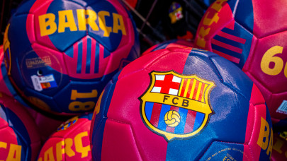 Ritkán látni ennyi sorsdöntő rangadót egyetlen hétvégén Európában: garantáltan a képernyőre tapadnak a focirajongók