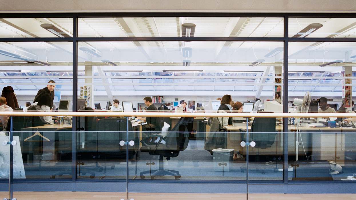 Ezzel a papírral keresi most degeszre magát rengeteg magyar dolgozó: évi sok millióval kapnak emiatt többet