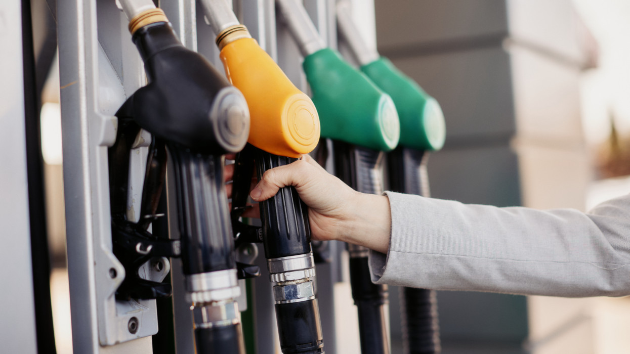 Úton az üzemanyagok jegyrendszere: a legrosszabb válságra kell készülni