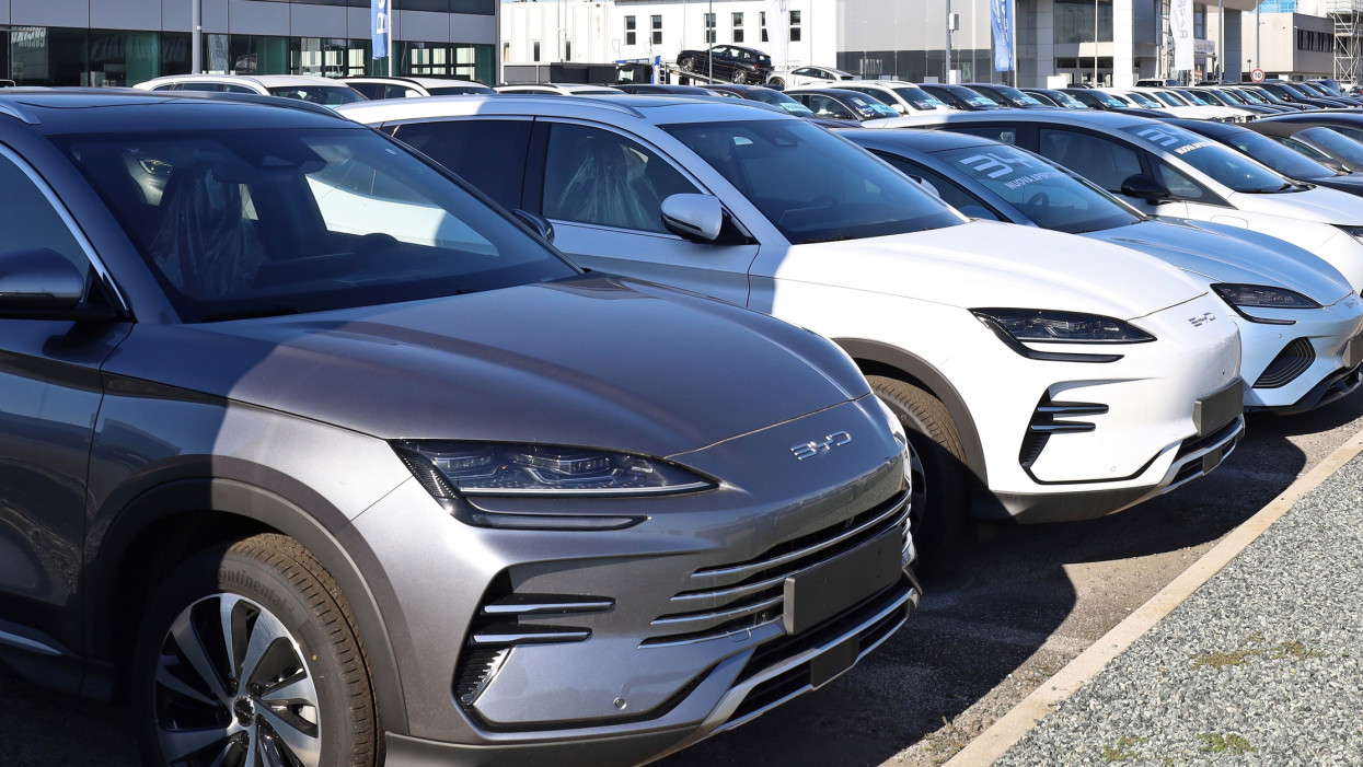 Elképesztő roham indult a kínai autókért Magyarországon: ezek a modellek lettek a vásárlók új kedvencei, rengeteget adtak el belőlük