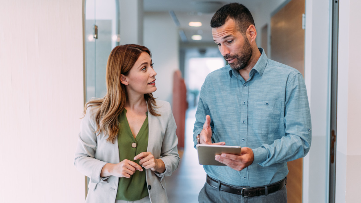 Hays Salary Guide 2026: itt a részletes riport, ennyit kerestek a magyar dolgozók szektoronként 2025-ben