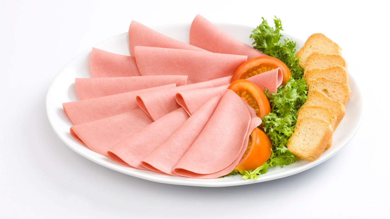 Így készül a legfinomabb házi párizsi: felejtsd el a bolti gagyit, ebbe semmilyen adalék nem kell