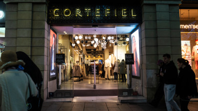 Elképesztő tempóban terjeszkedik a hatalmas divatóriás: egy közel-keleti királyi család önti bele a pénzt