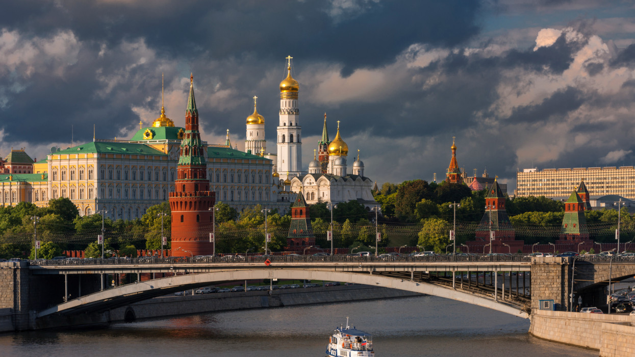 Ismét reagált a Kreml Orbánék bukása után: ezt üzenték Magyar Péternek