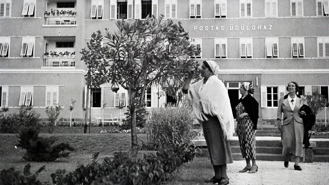 Évek óta elhagyatottan áll a Balaton-part egyik legértékesebb ingatlana: hamarosan elképesztő összegért cserélhet gazdát