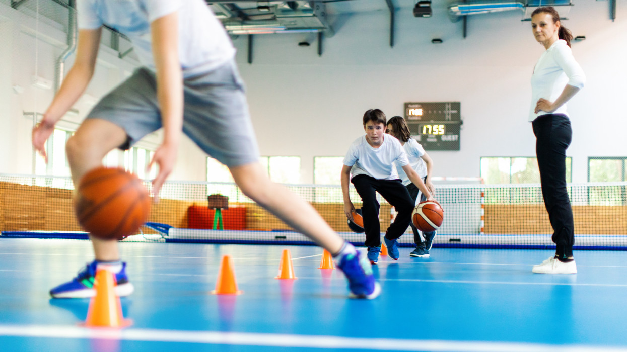 Elképesztő dolog derült ki a statisztikákból: hiába a sok hallgató, nem jön utánpótlás a tanári pályára