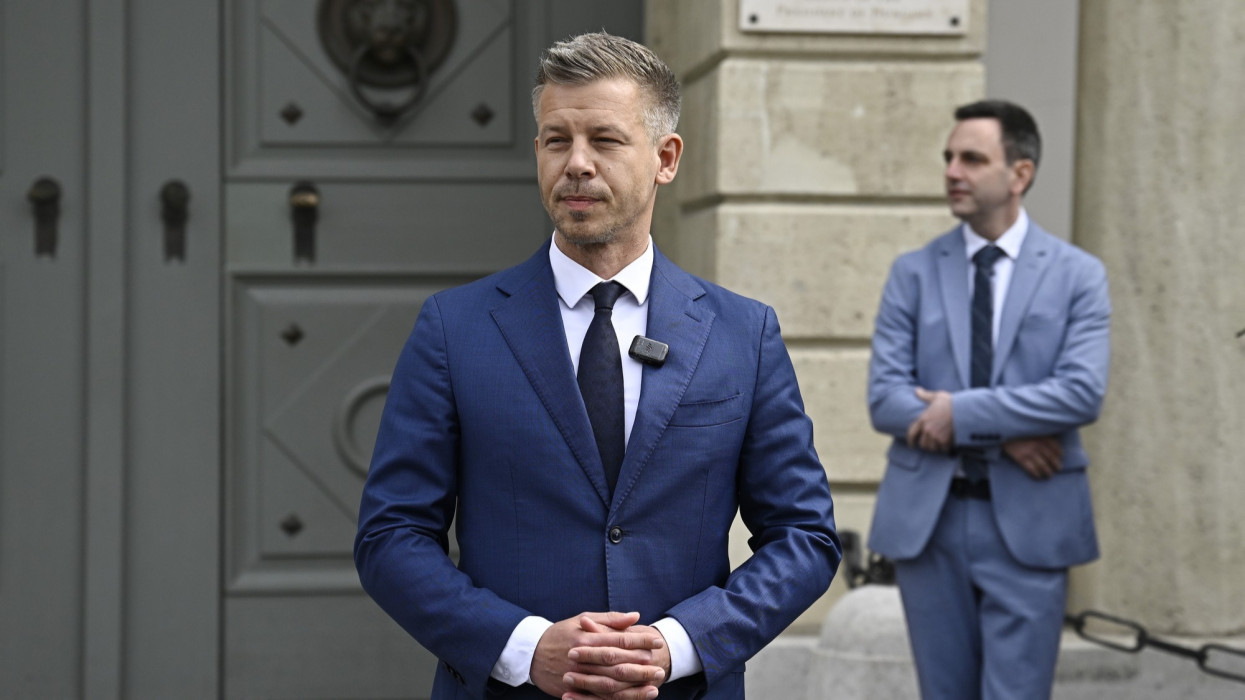 Váratlan bejelentést tett Magyar Péter: teljesen máshonnan fogja irányítani az országot