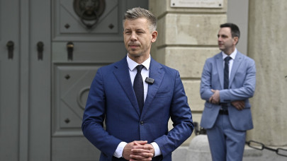 Váratlan bejelentést tett Magyar Péter: teljesen máshonnan fogja irányítani az országot