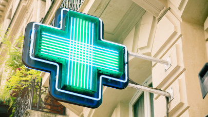 Hatalmas csalás a patikában: 230 millió forintot húzott le egy gyógyszerész hamis receptekkel