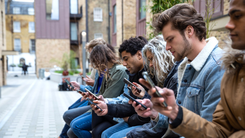 Veszélyes új "drog" terjed a magyar fiatalok között: szinte már mindenki zsebében ott lapulhat - drasztikus a hatása az egészségre