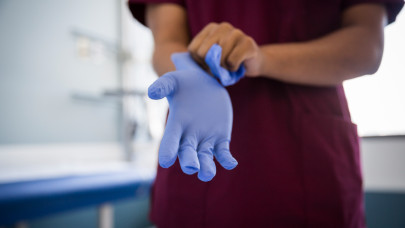 Félelmetes ütemben drágul ez a mindennapi orvosi termék: a háború miatt hamarosan óriási hiány is kialakulhat belőle