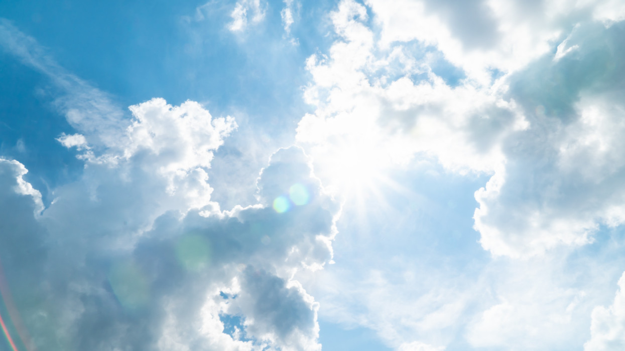 Óriási fordulat az időjárásban: hiába a napsütés, nagyon kellemetlen meglepetés csap le hazánkra